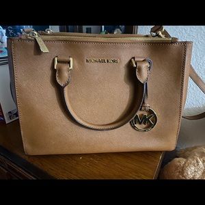 Michael Kors Sutton Medium Bag